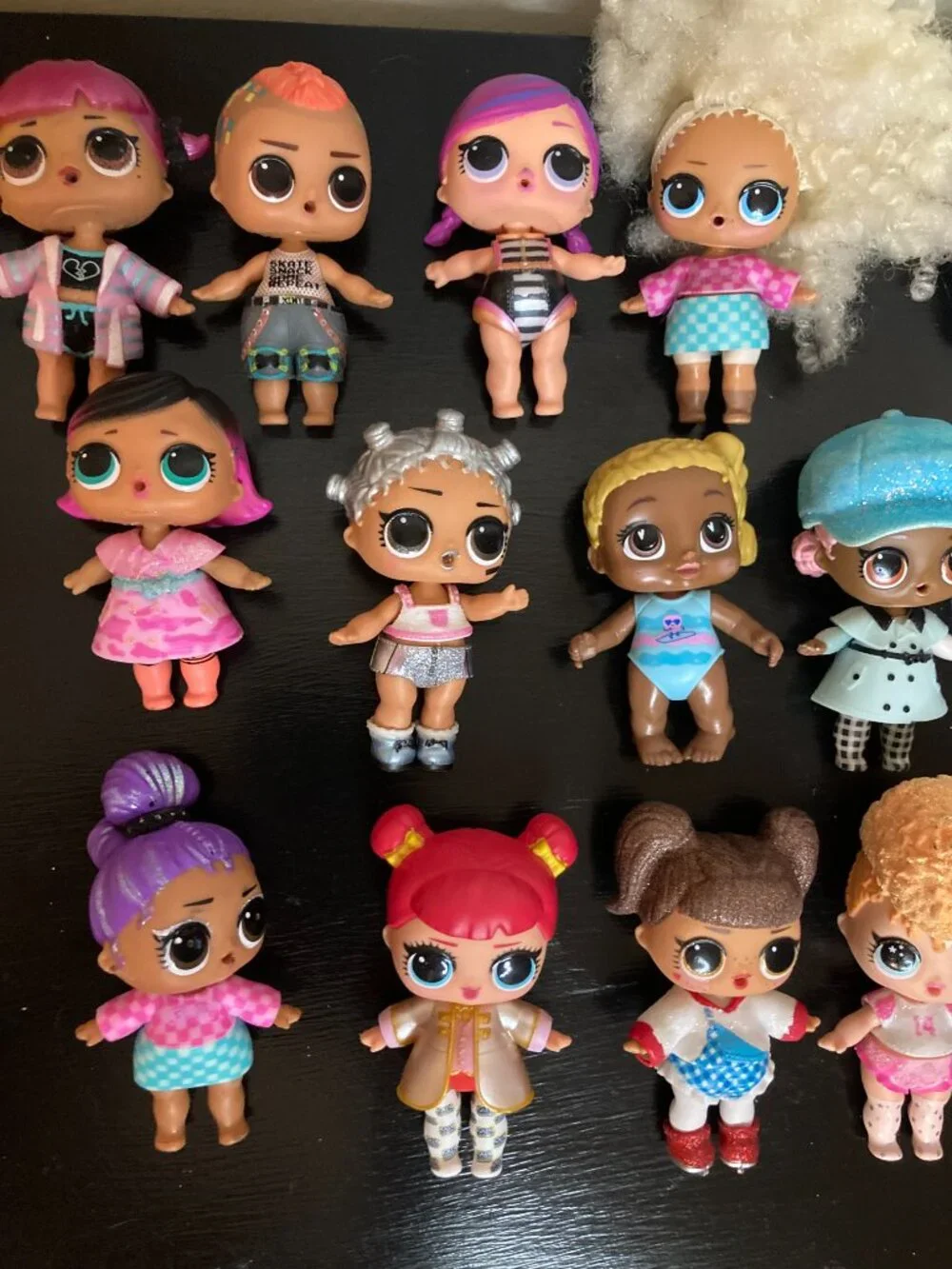 L.O.L. Surprise! Large Lot of 15 Dolls 6 Cats + Clothes Wigs Furniture & More!